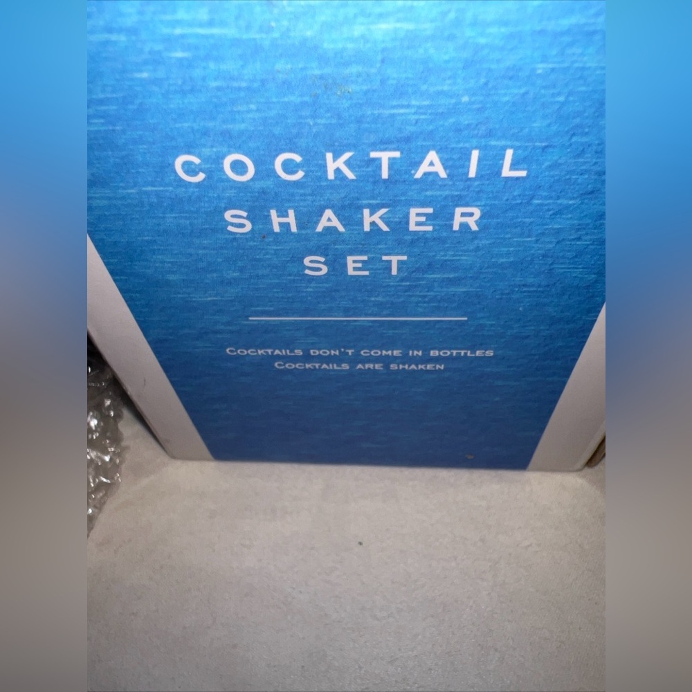 Cresimo 24 Oz. Stainless Steel Cocktail Shaker w/built-in strainer 3 Pce Set New